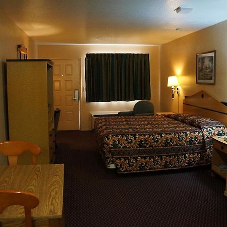 Delux Inn Тълса Екстериор снимка